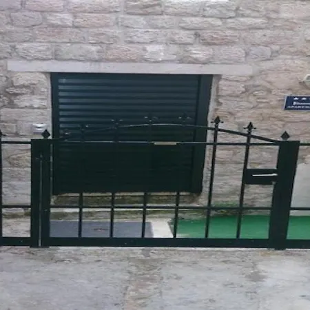 Bafi - With Terrace